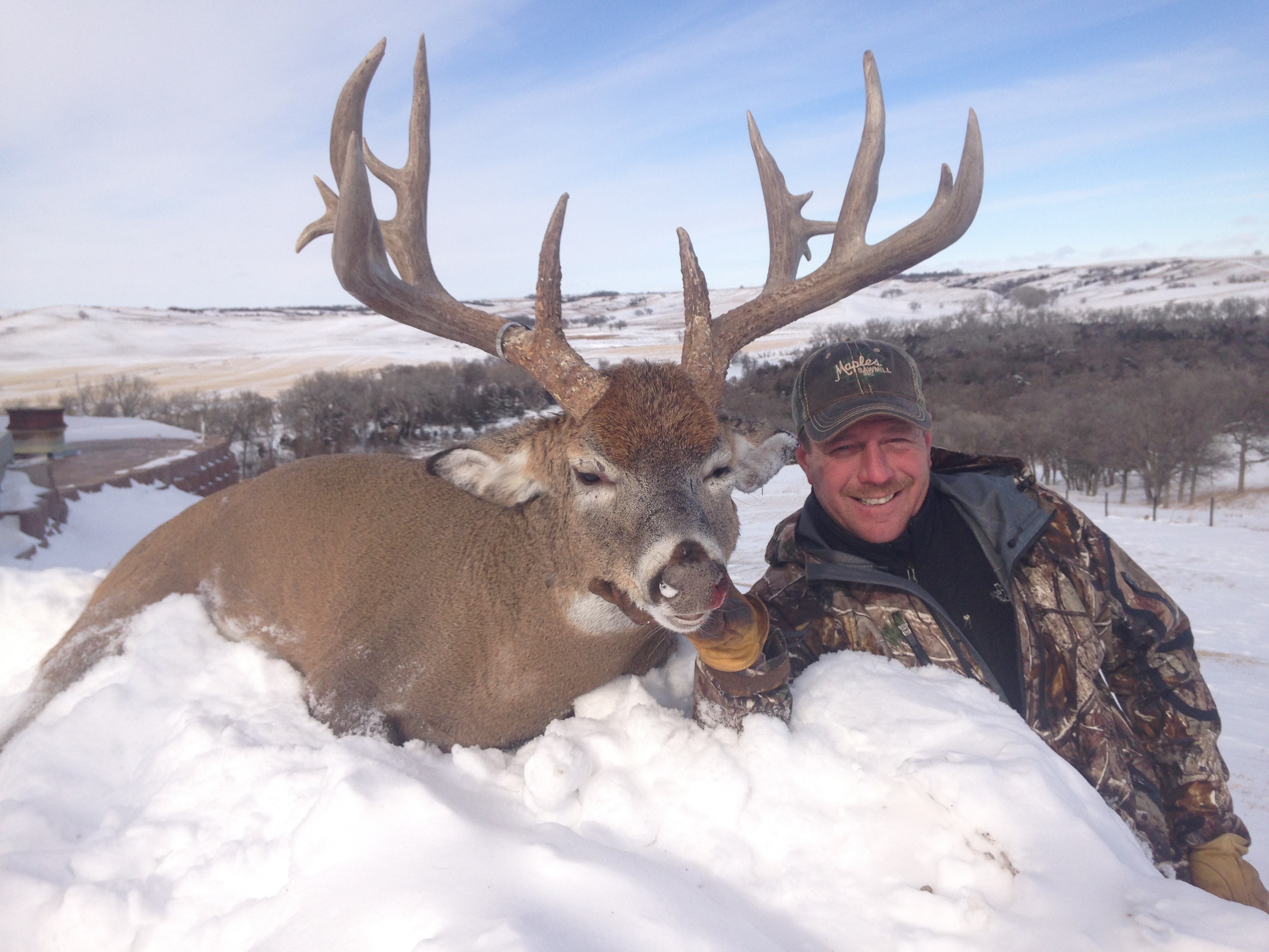Gobble N Grunt Outfitters: Prairie King Lodge Deer Hunts