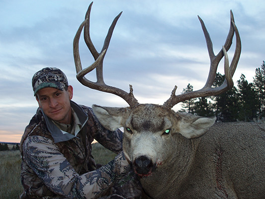 Trophies West Outfitting Co.: Guided Whitetail Hunts