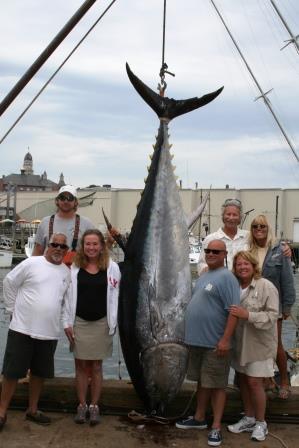 Tuna Hunter Fishing Charters: Giant Bluefin Tuna Fishing Marathon